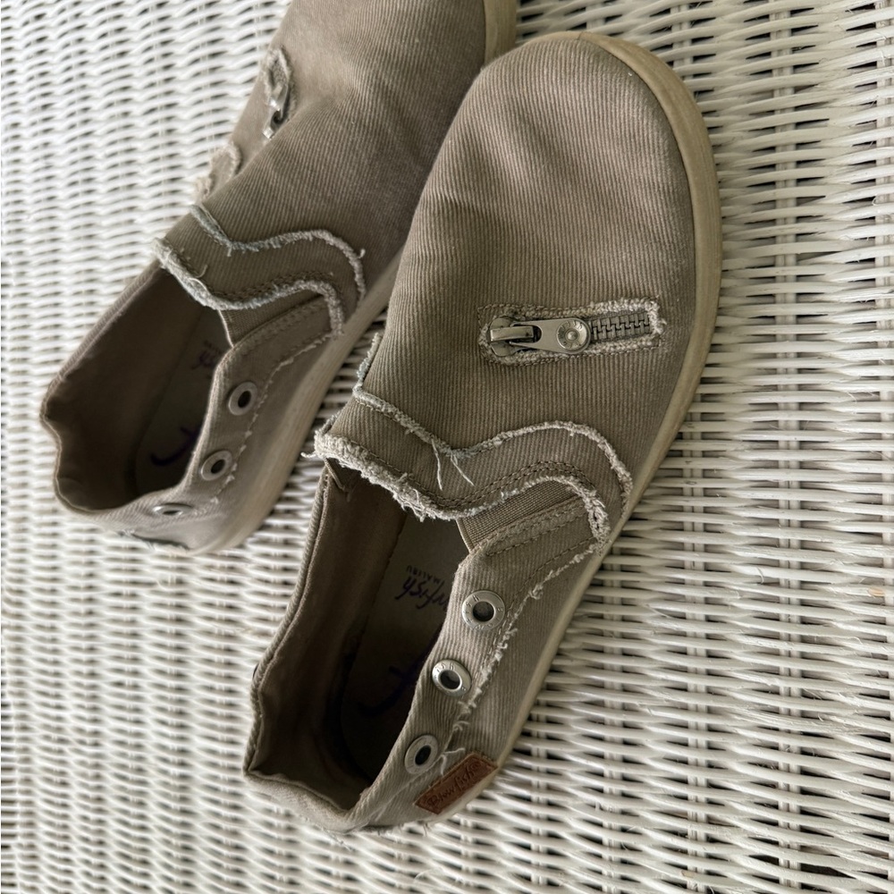 Womens Casual Slip-On Shoes - Tan